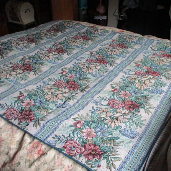 52"  x72" Tapestry Tablecloth- Gorgeous! - Picture 1 of 5
